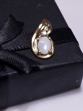Estate 6X4mm Oval Natural Precious Opal & Diam 10Kt Y/G petite drop Pendant24691